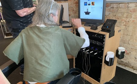 Elke beim In-Ear-Test